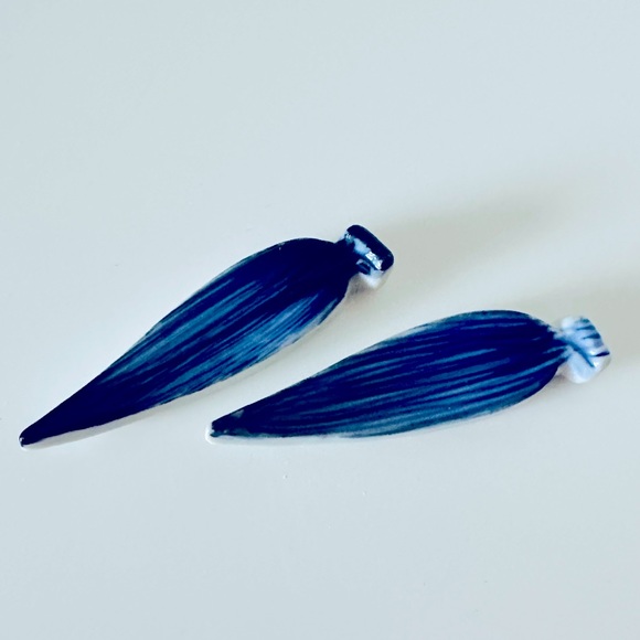 Vintage Retro - Small Ceramic Blue & White Leaf Chopstick Rest - Picture 5 of 5